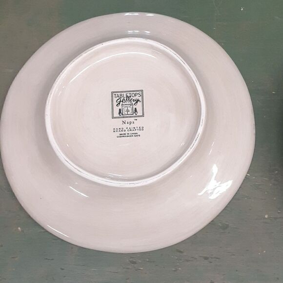 Tabletops Gallery Napa 10" Serving Bowl & set of 2 matching 9" salad plates - Picture 9 of 10